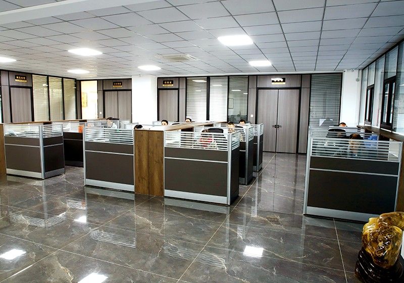 宽敞明亮的办公环境